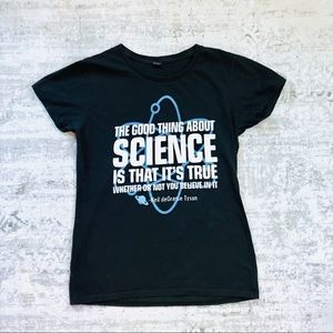 Fitted graphic tee🌎👊